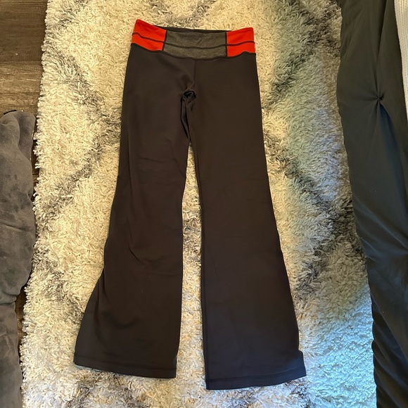 Lululemon flare pants size 6 reversible. Grey - Picture 2 of 4
